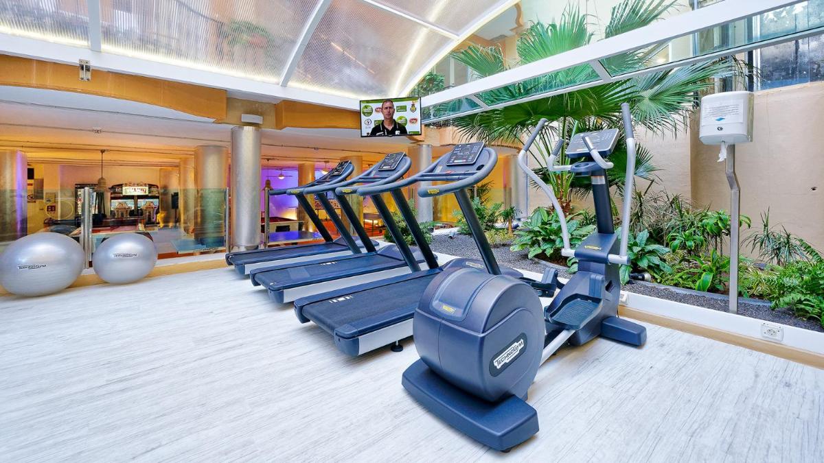 Gimnasio o instalaciones de fitness de Bull Dorado Beach & SPA