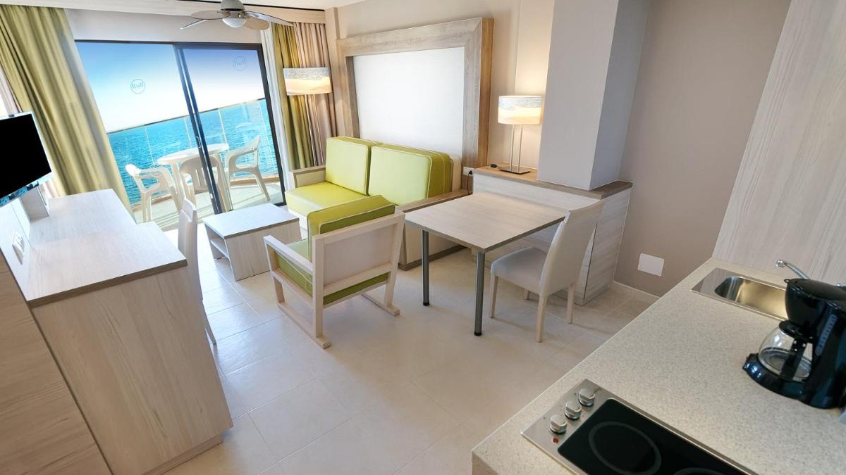 Una cocina o zona de cocina en Bull Dorado Beach & SPA