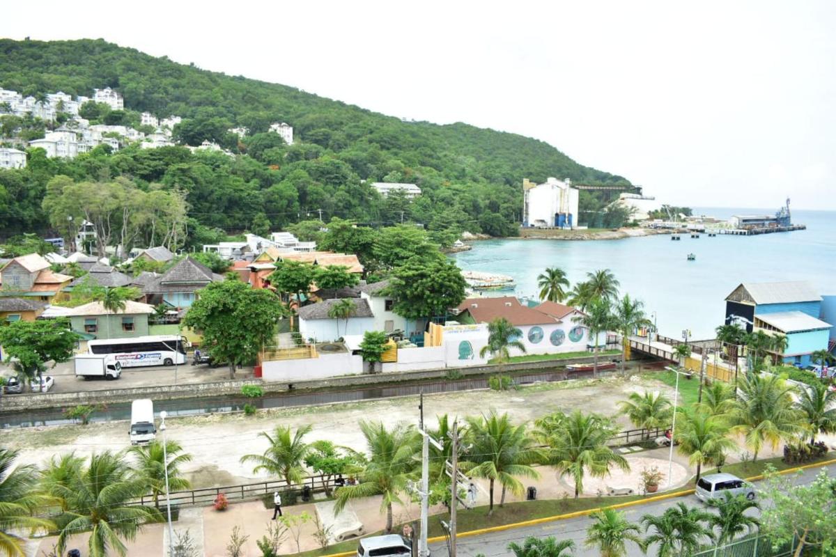 Ambleside & Turtle beach towers - Housity