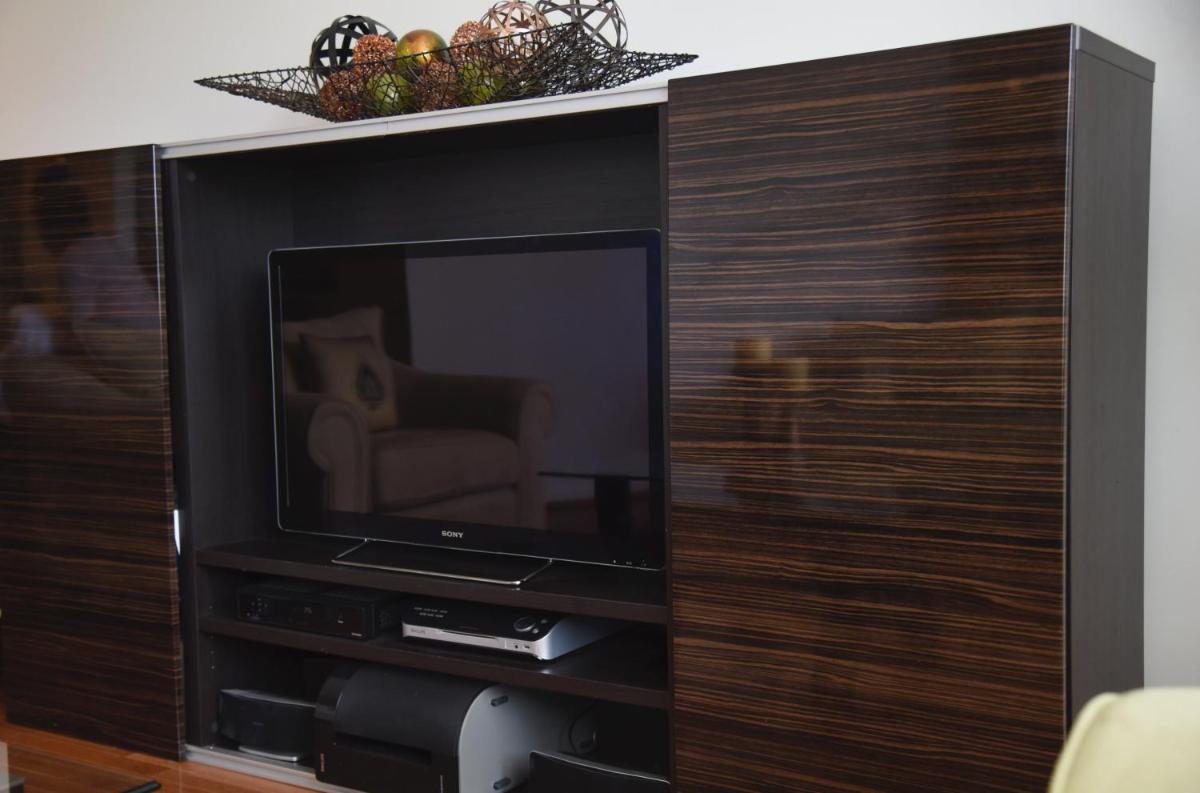 House of Cardz - comforts of home by LLOYD SUITES - Housity