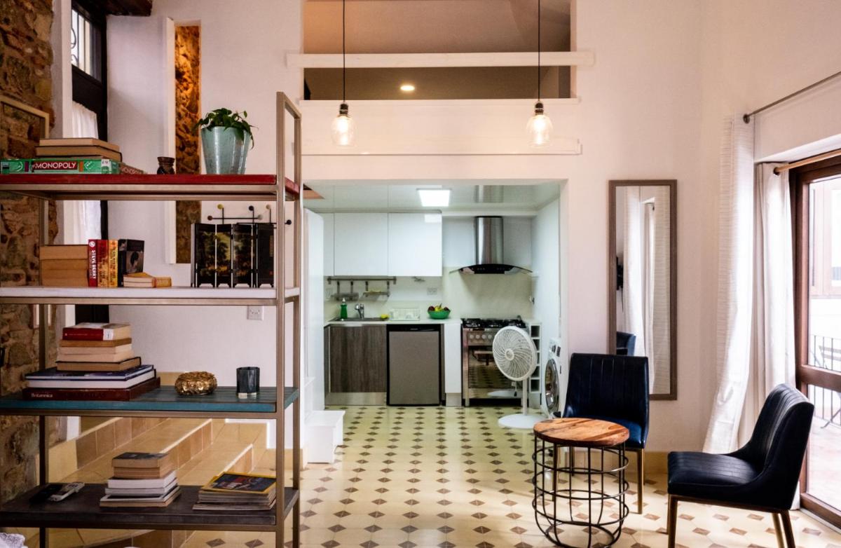 Small loft at Casa Neuman, Casco Antiguo - Hizvo