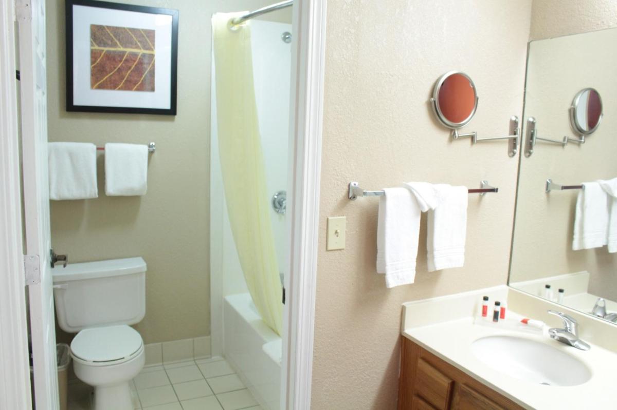 Hawthorn Extended Stay by Wyndham Wichita - Housity