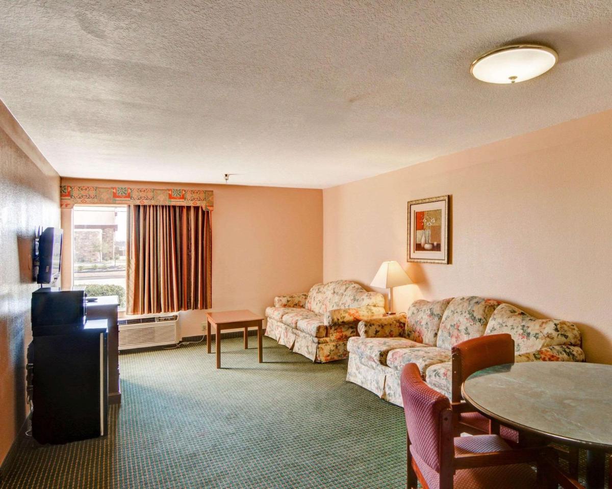 Quality Inn Forest Hill - Fort Worth South - Housity
