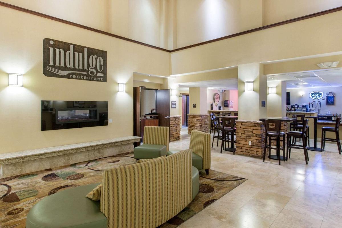 The Oaks Hotel & Suites - Housity