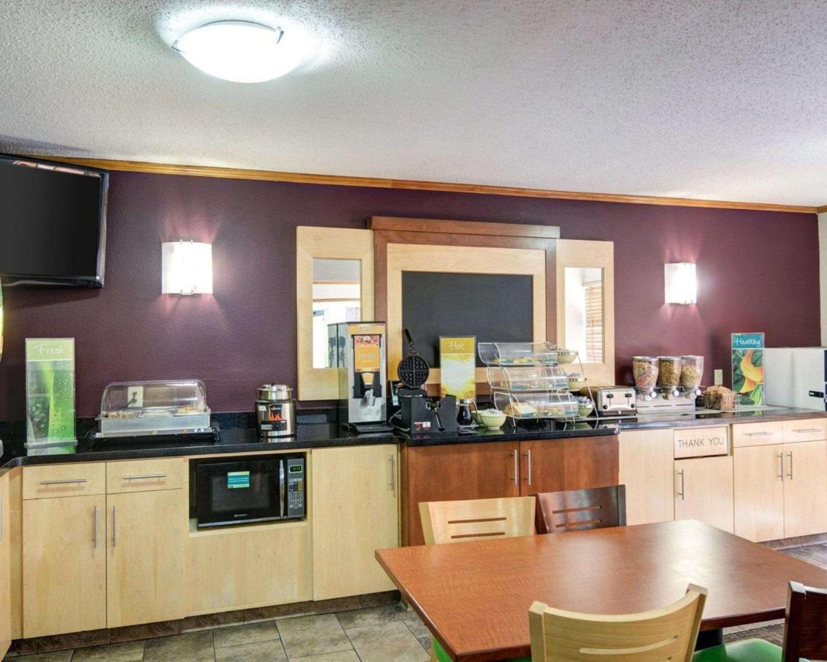Quality Inn Fort Smith I-540 - Housity