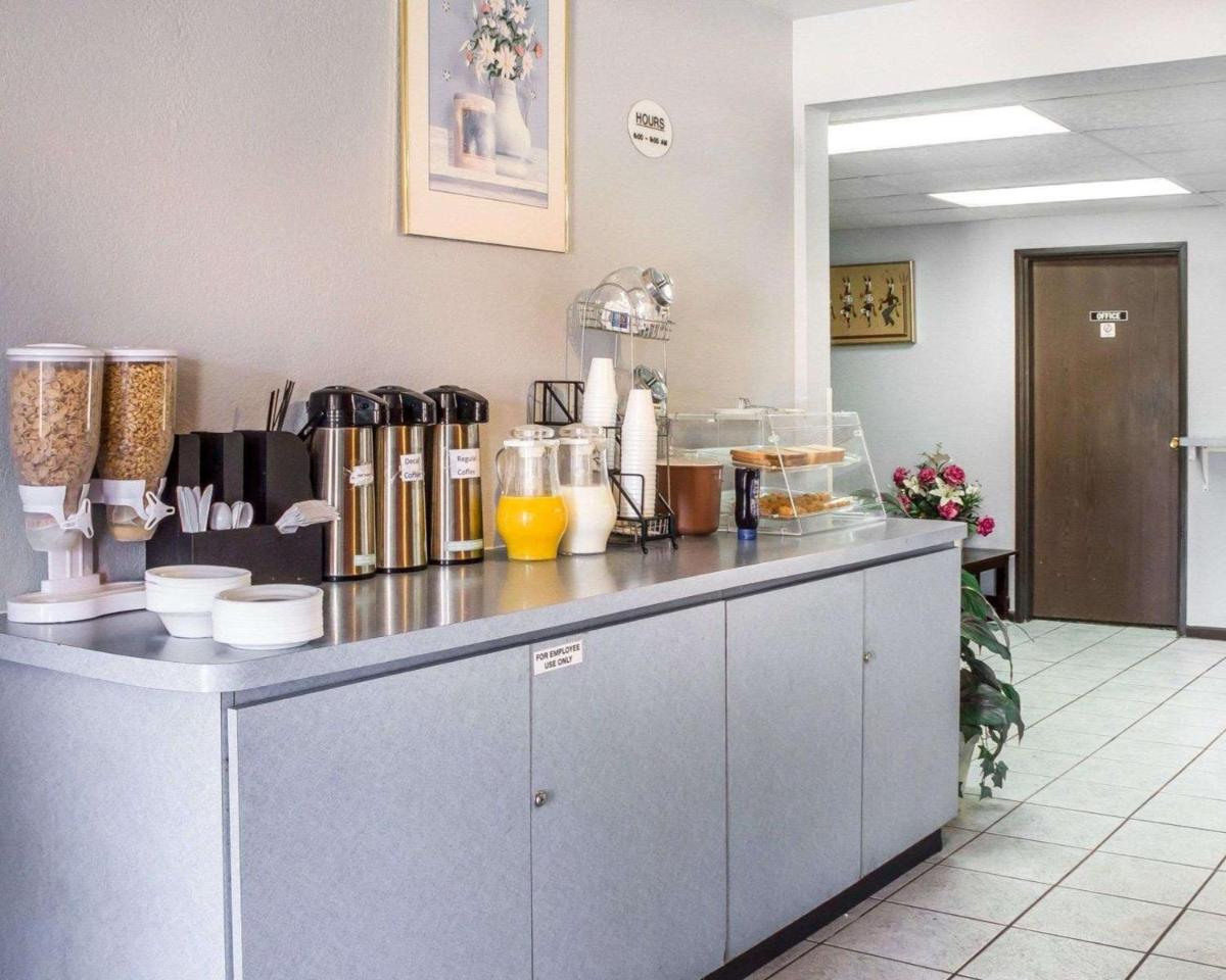 Rodeway Inn Winslow I-40 - Housity