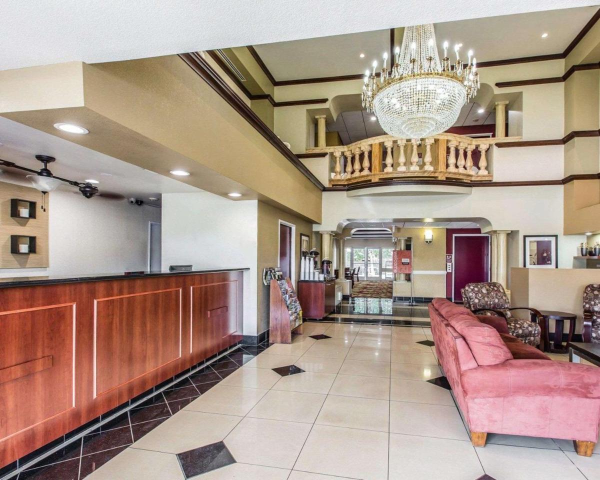 Comfort Suites Bakersfield - Housity