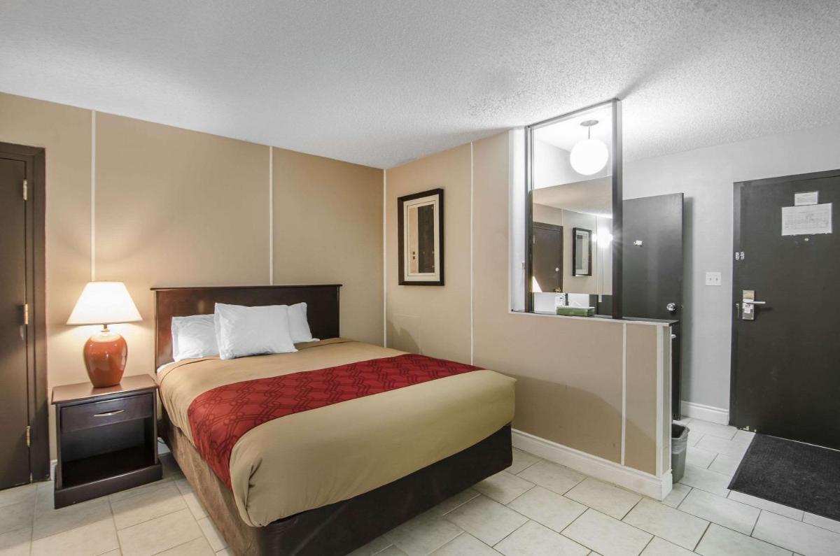 Econo Lodge Lloydminster - Housity