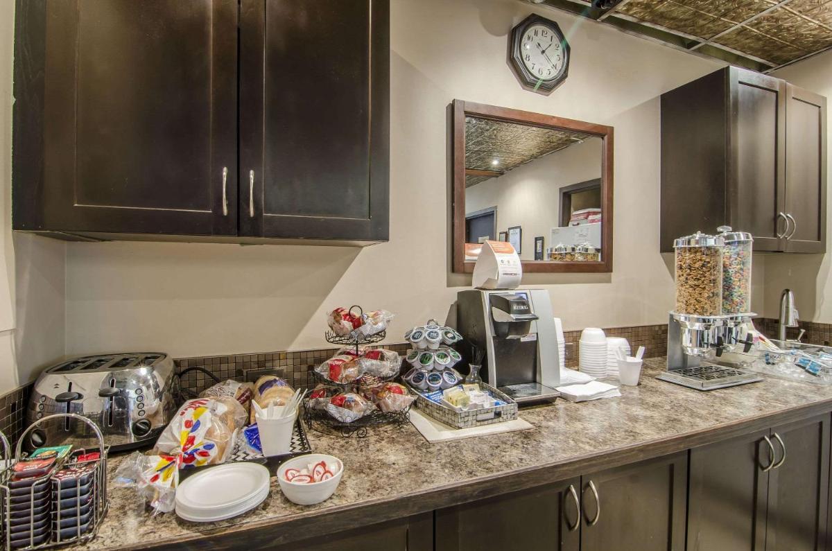 Econo Lodge Lloydminster - Housity