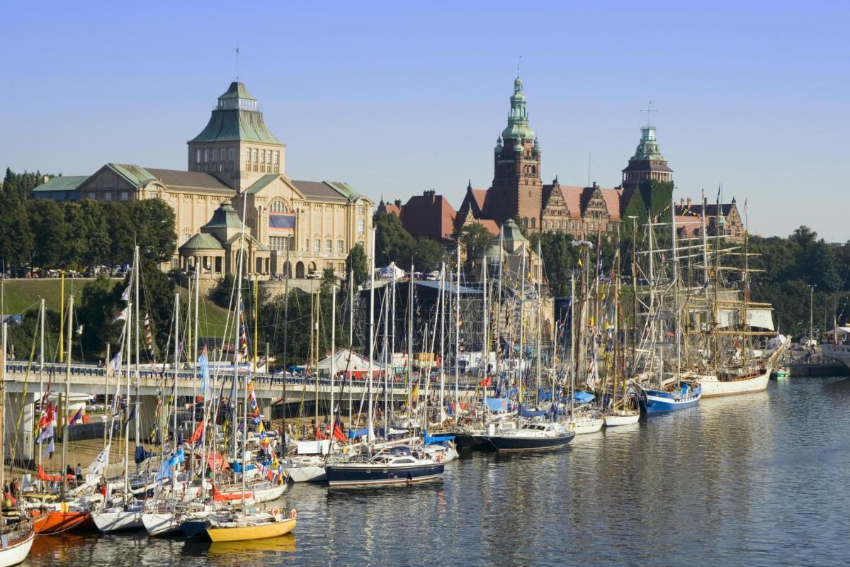 Szczecin Old Town Apartments - 2 Bedrooms Deluxe - Housity