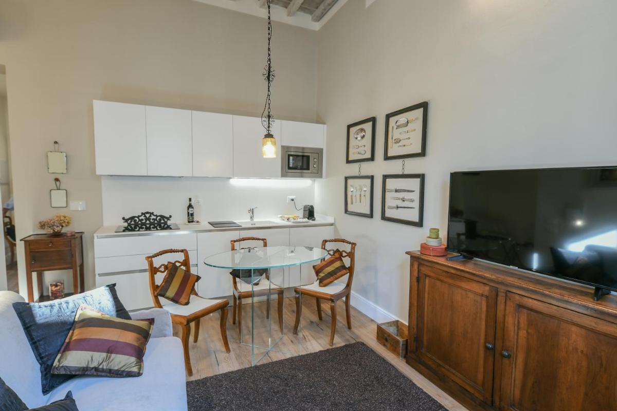 Oltrarno's Sweet Rose - FREE PARKING! - Housity
