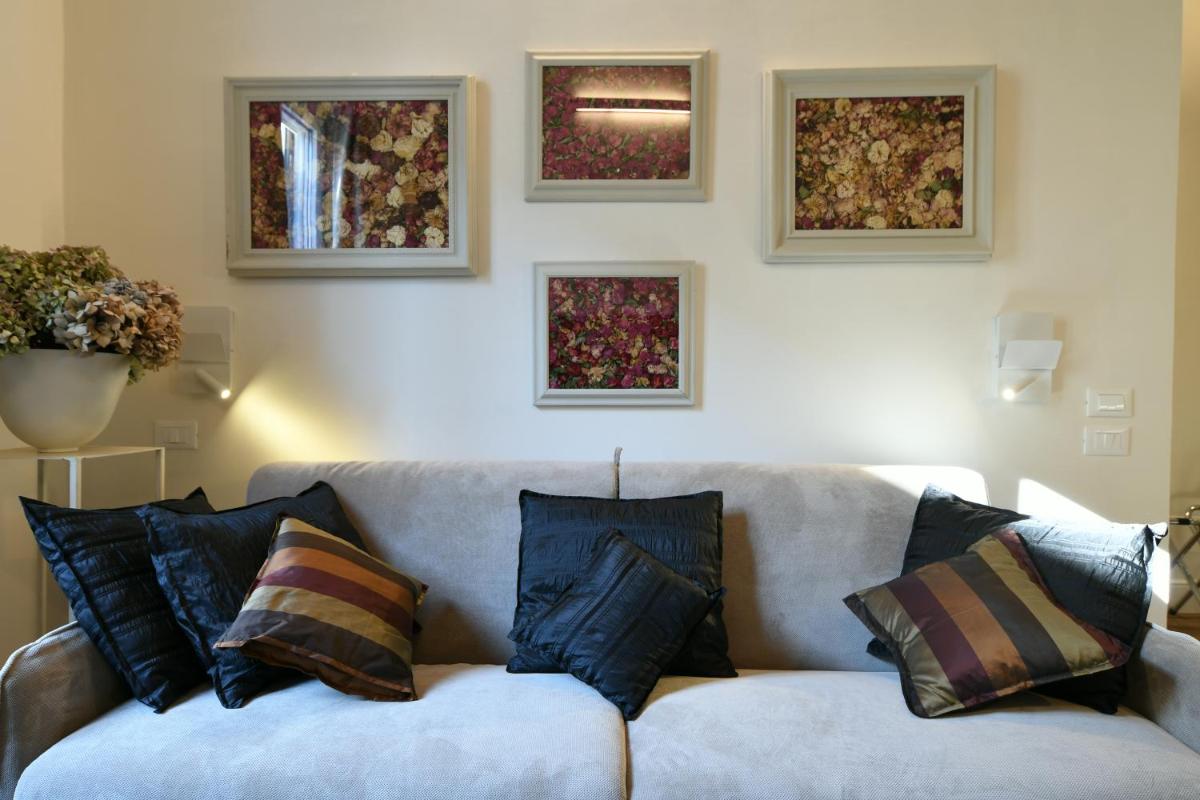 Oltrarno's Sweet Rose - FREE PARKING! - Housity