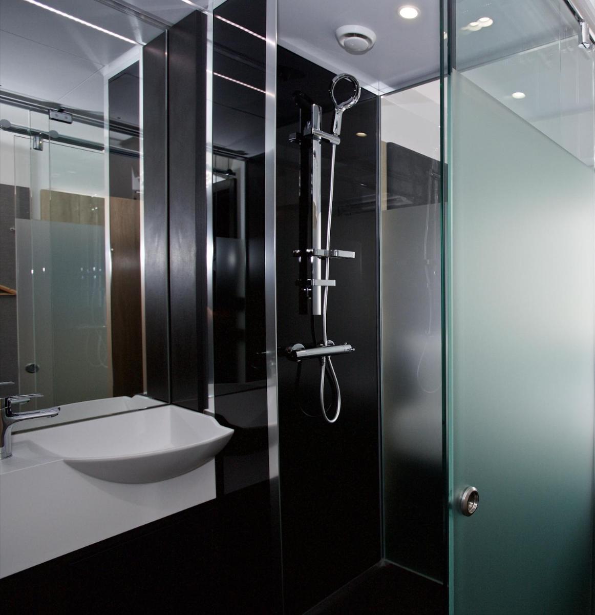 The Z Hotel Bath - Hizvo