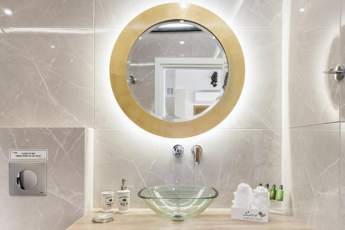 Suitetrails - The Athenians Modern Apartments