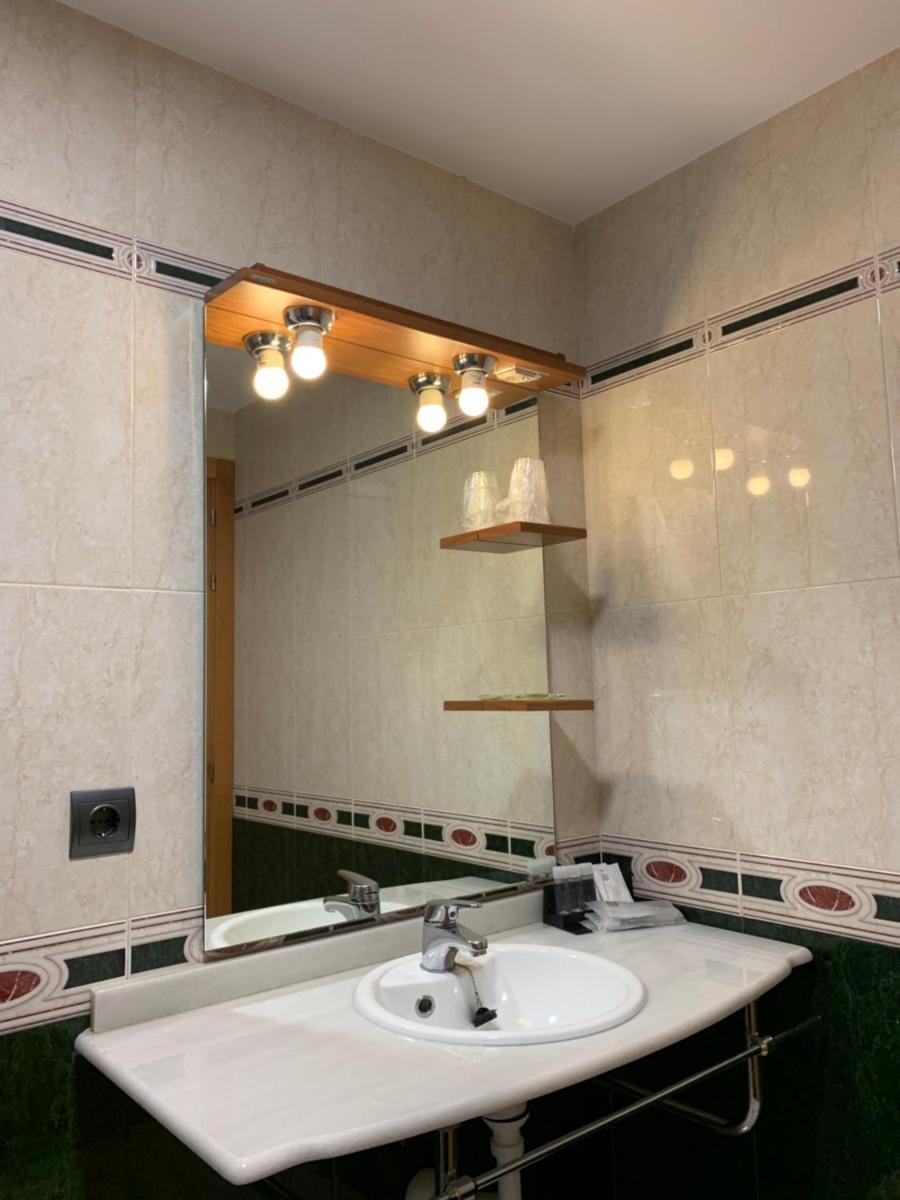 Hostal Monasterio de Rueda - Housity