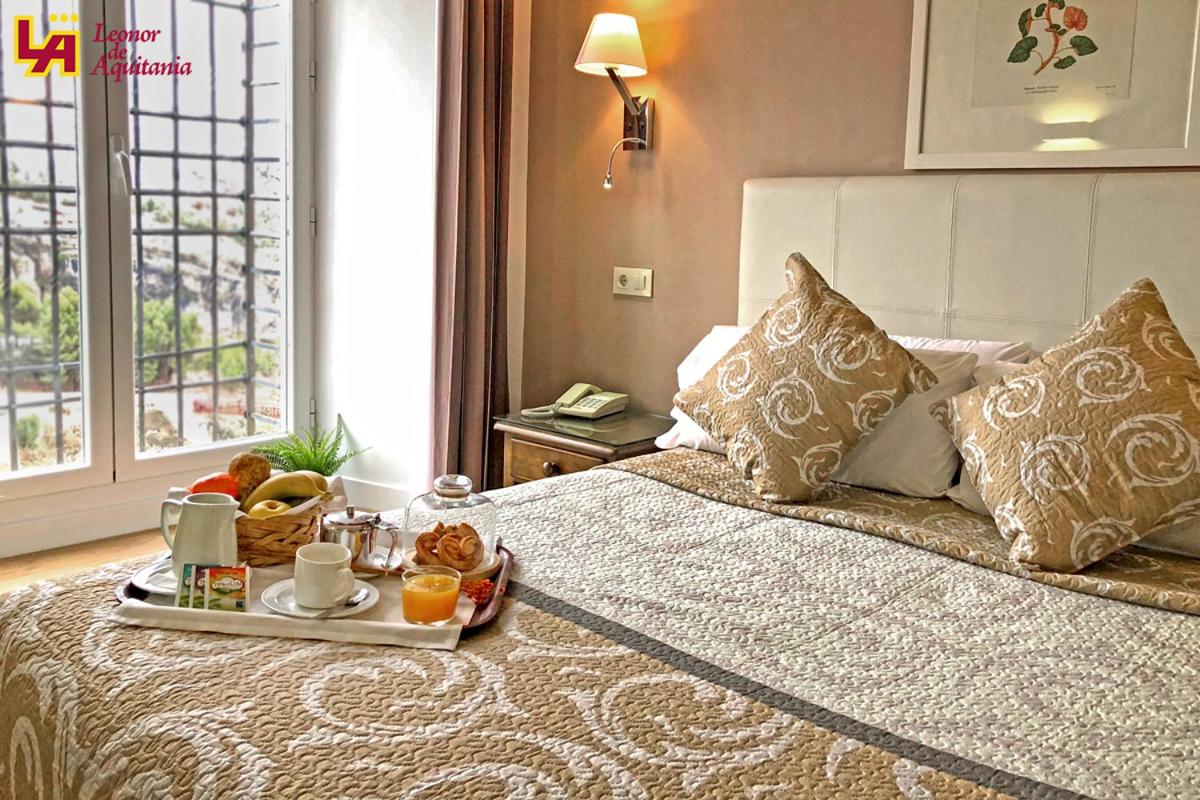 Cama o camas de una habitación en Hotel Leonor de Aquitania