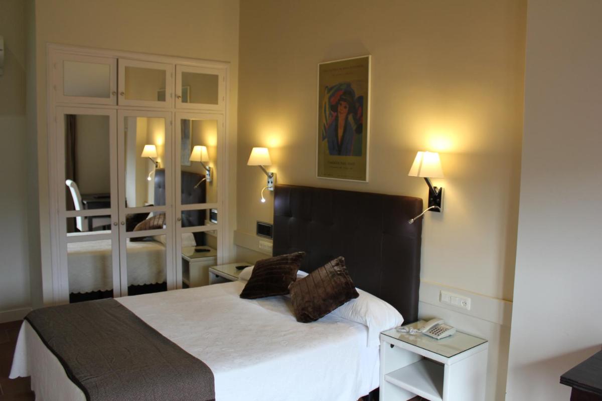 Cama o camas de una habitación en Hotel Leonor de Aquitania