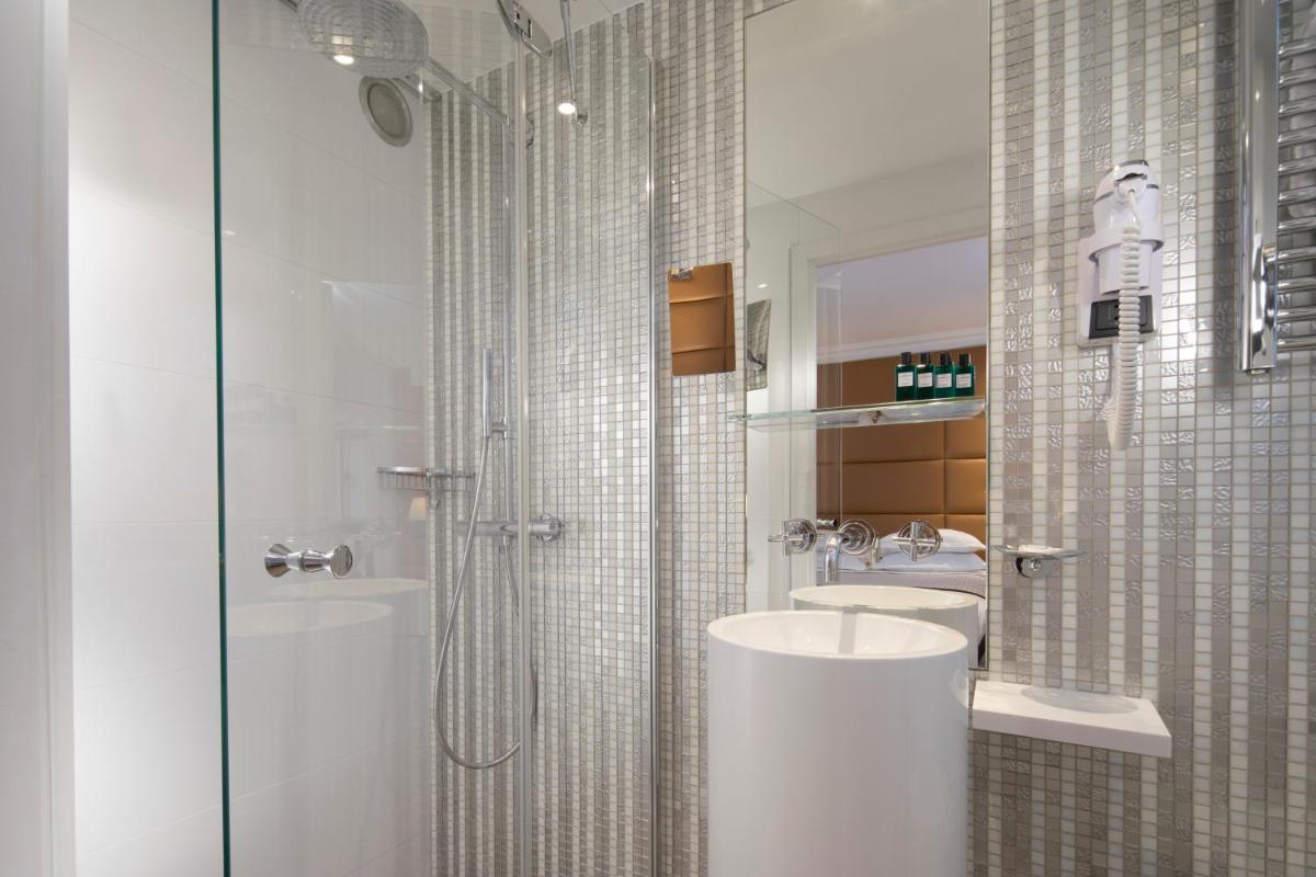 Salle de bains dans l'établissement Hôtel R de Paris - Boutique Hotel