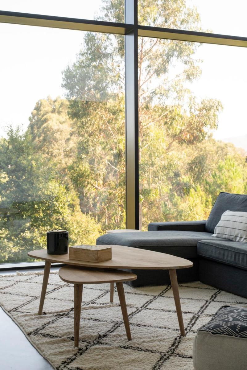Casa moderna con piscina y vistas al bosque. - Housity