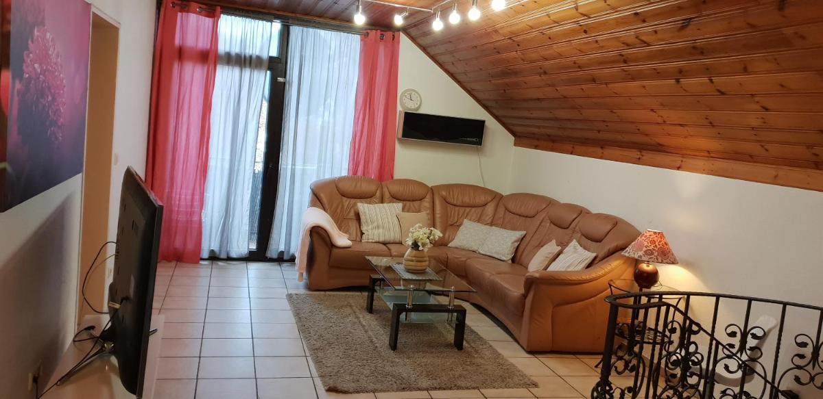 Suitetrails - flats-4u - Cosy, quiet & clean apartments in the city ( Apt. 5 )