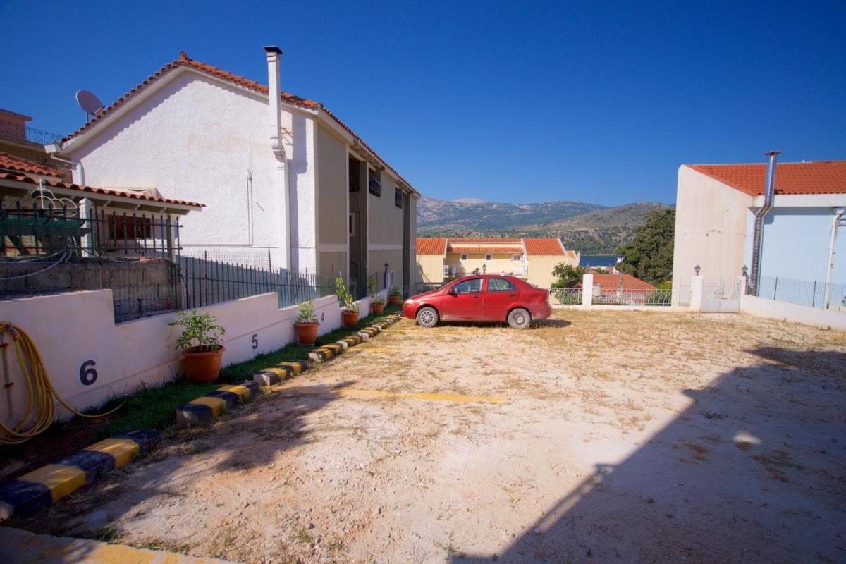 Suitetrails - Lagoon view apartment - Orange Guest House
