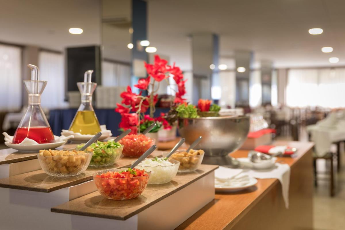 Comida en o cerca de este hotel