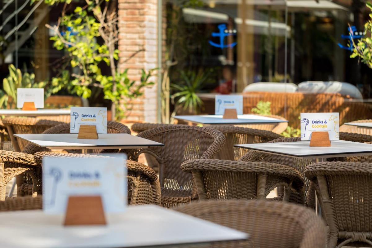 Un restaurante o sitio para comer en htop Palm Beach & SPA #htopEnjoy