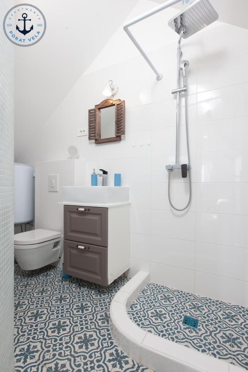 Apartments Porat Vela Podgora - Housity