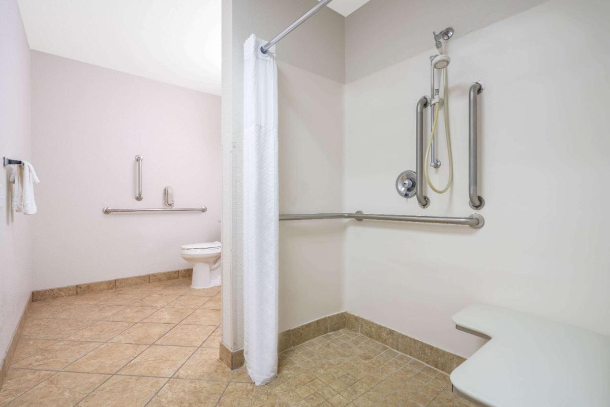 Days Inn by Wyndham Faribault - Housity