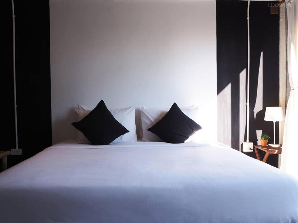 Samatha Bed & Breakfast - Housity