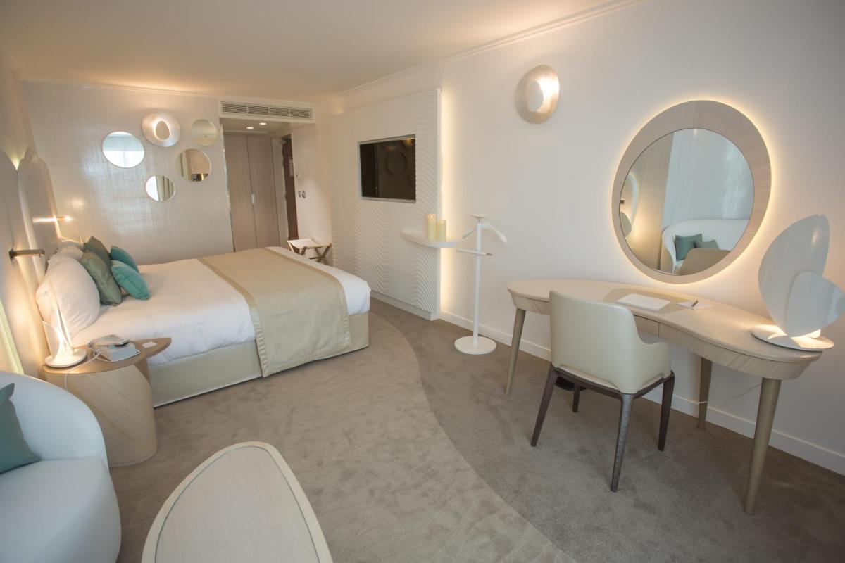 Un ou plusieurs lits dans un hébergement de l'établissement Miramar La Cigale Hotel Thalasso & Spa