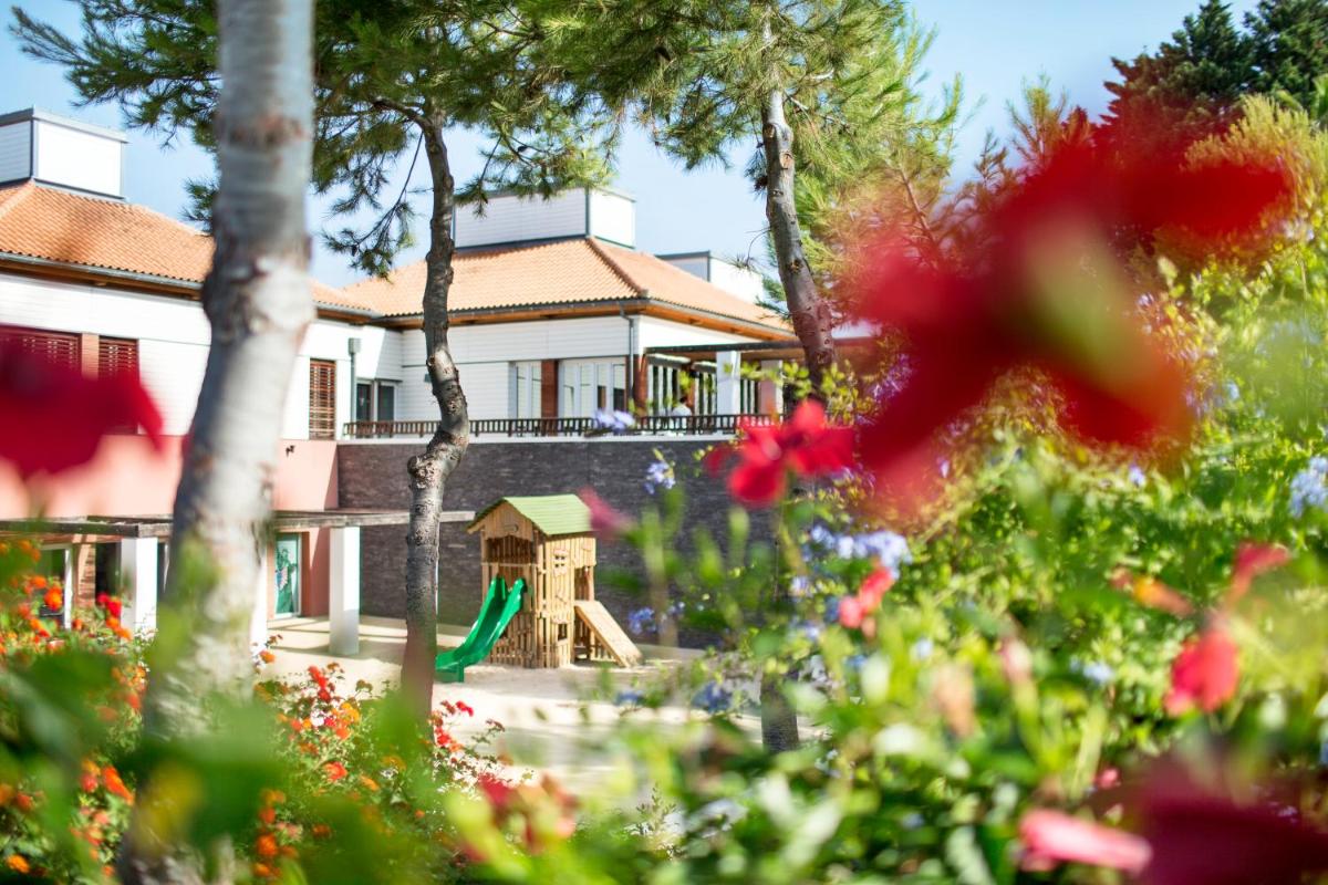 Um jardim no exterior de ROBINSON QUINTA DA RIA - All Inclusive