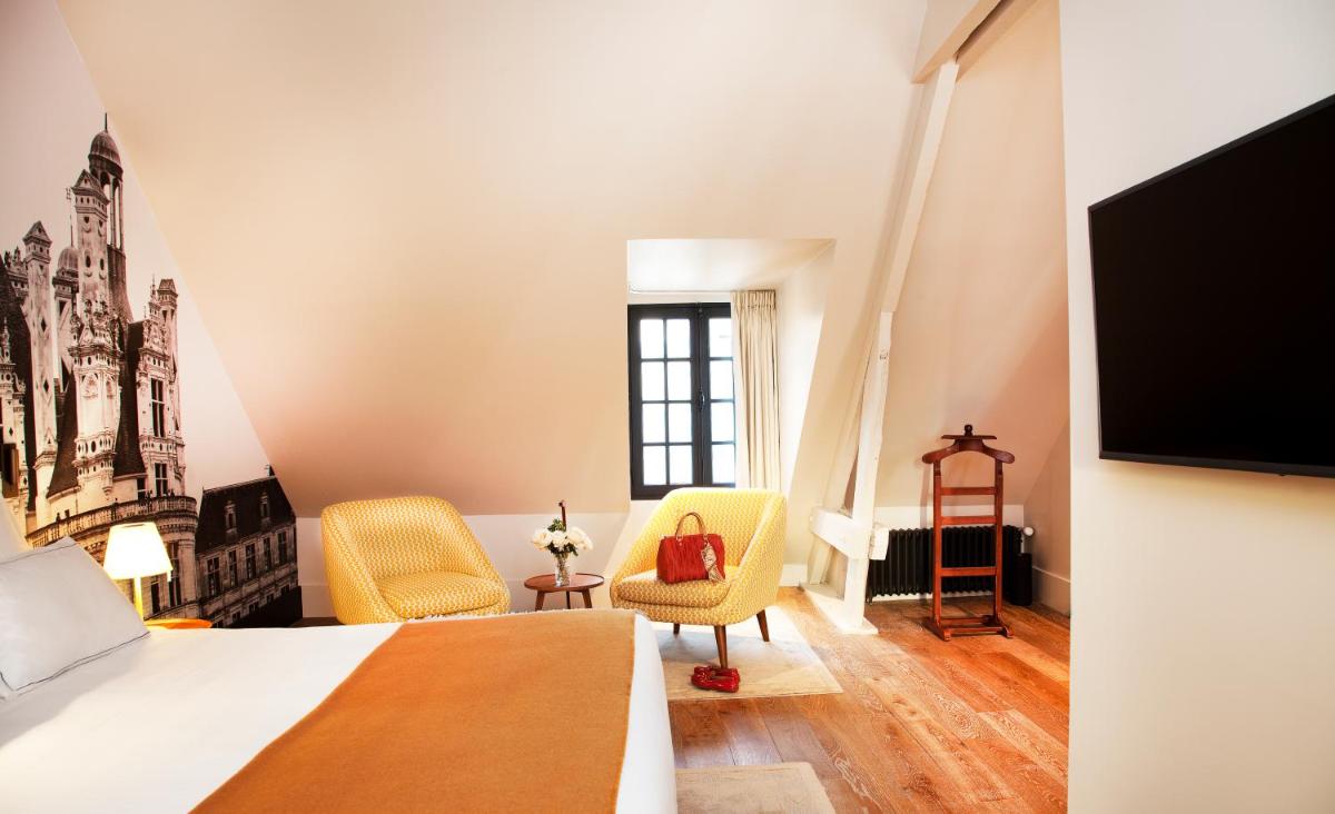 Télévision ou salle de divertissement dans l'établissement Relais de Chambord, a Small Luxury Hotels of the World