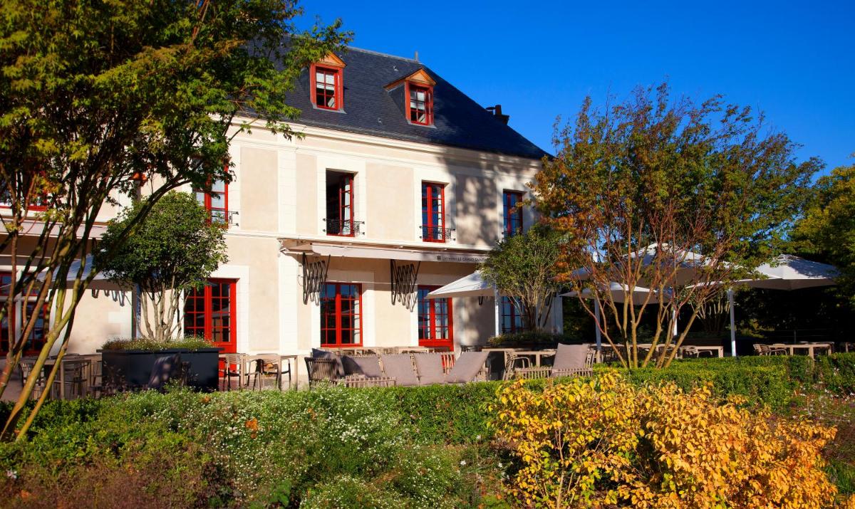 Jardin de l'établissement Relais de Chambord, a Small Luxury Hotels of the World