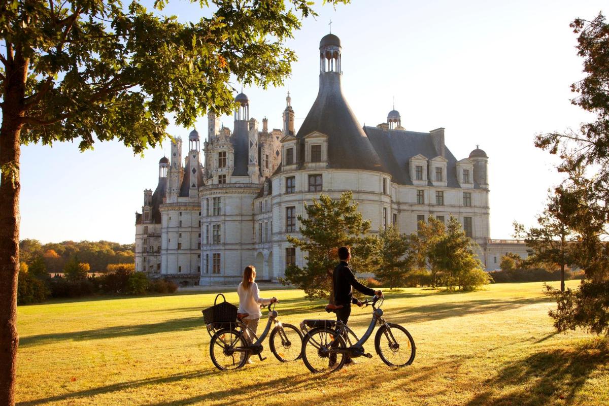 Vélo sur le terrain de l'établissement Relais de Chambord, a Small Luxury Hotels of the World ou dans les environs