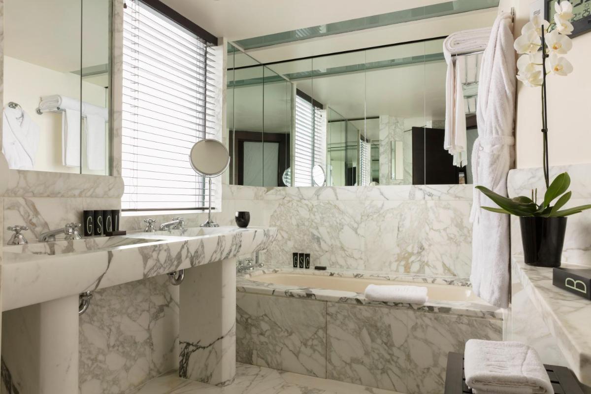 Salle de bains dans l'établissement Hotel Square