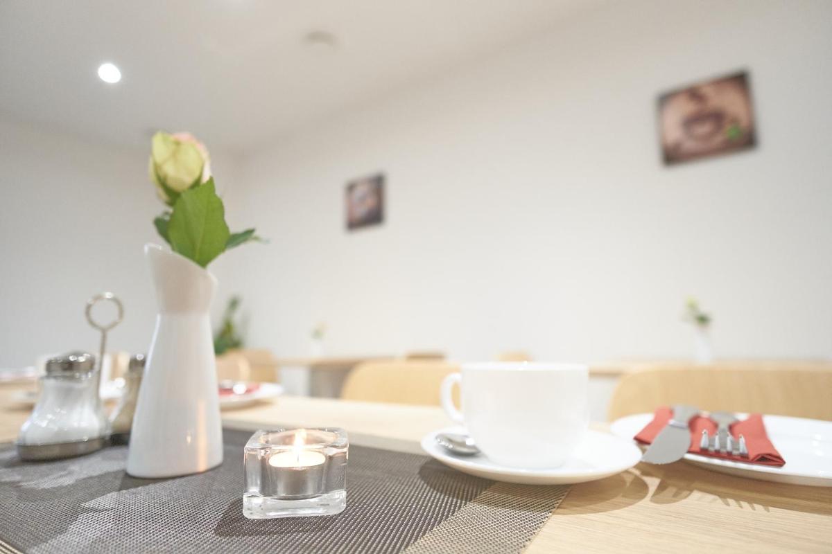 Zur Friedenseiche - Housity