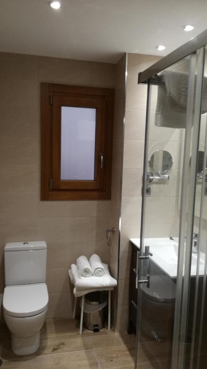 Un baño de Hotel Rural & SPA Puente del Duratón