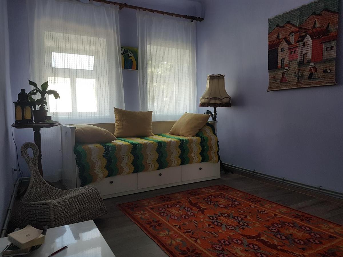 Ethnic House in Town Center - Housity