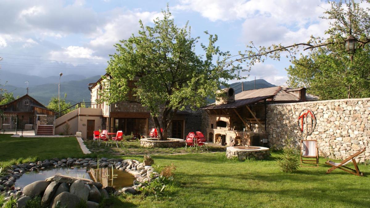 Takht House - Housity