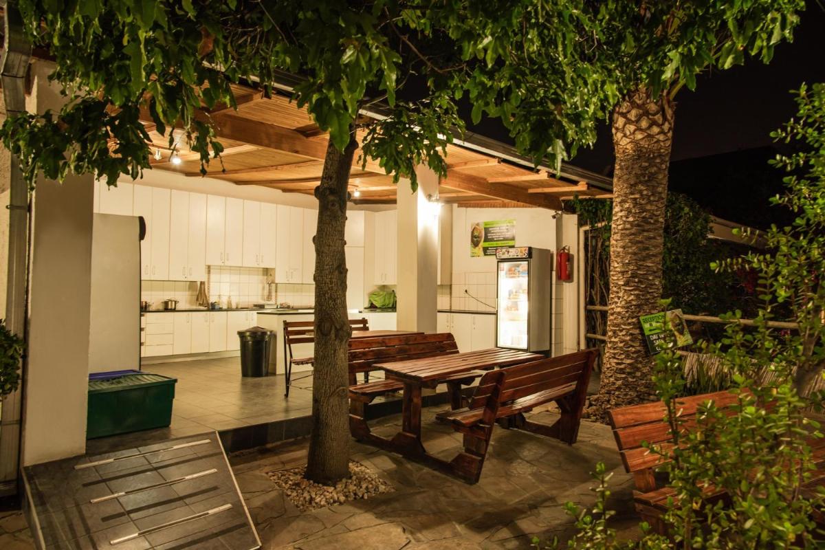 Chameleon Backpackers & Guesthouse - Housity