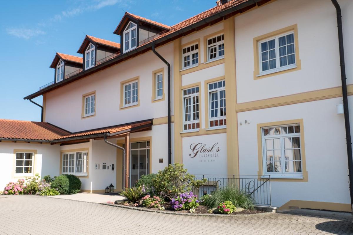 Glasl's Landhotel - Housity