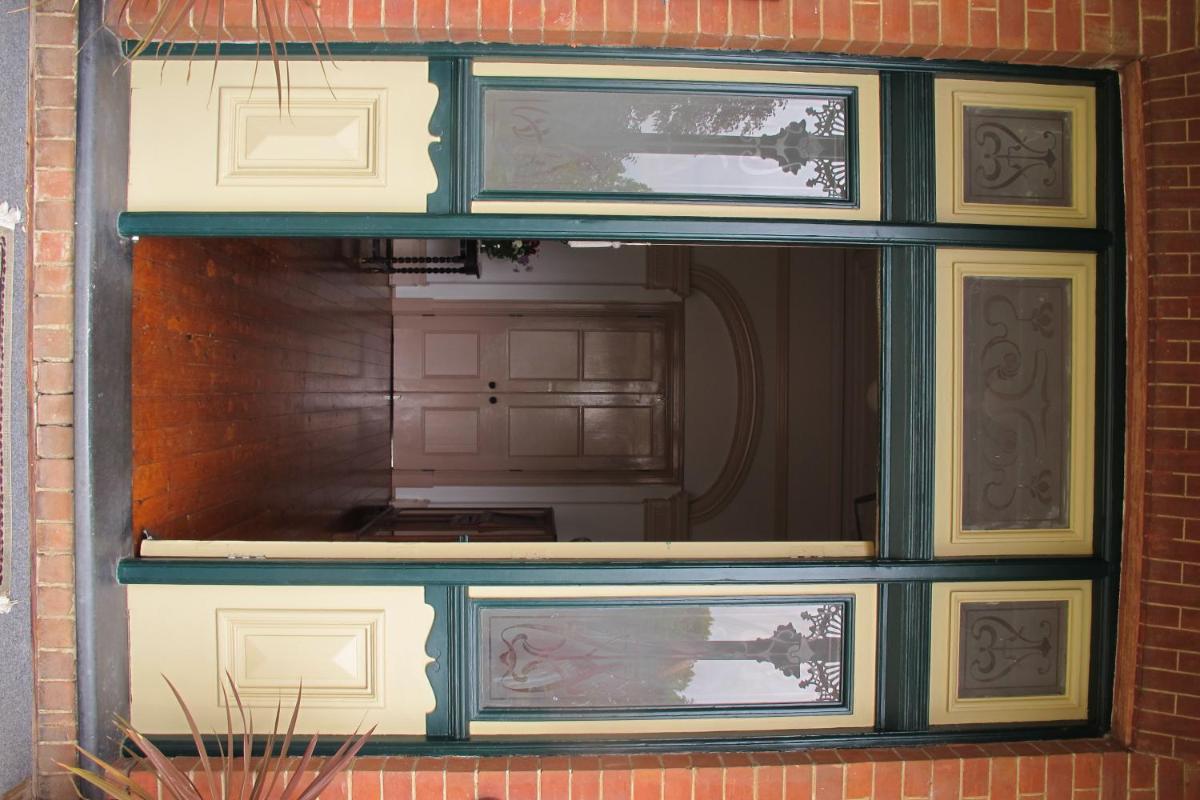 Holmhurst Guest House - Housity
