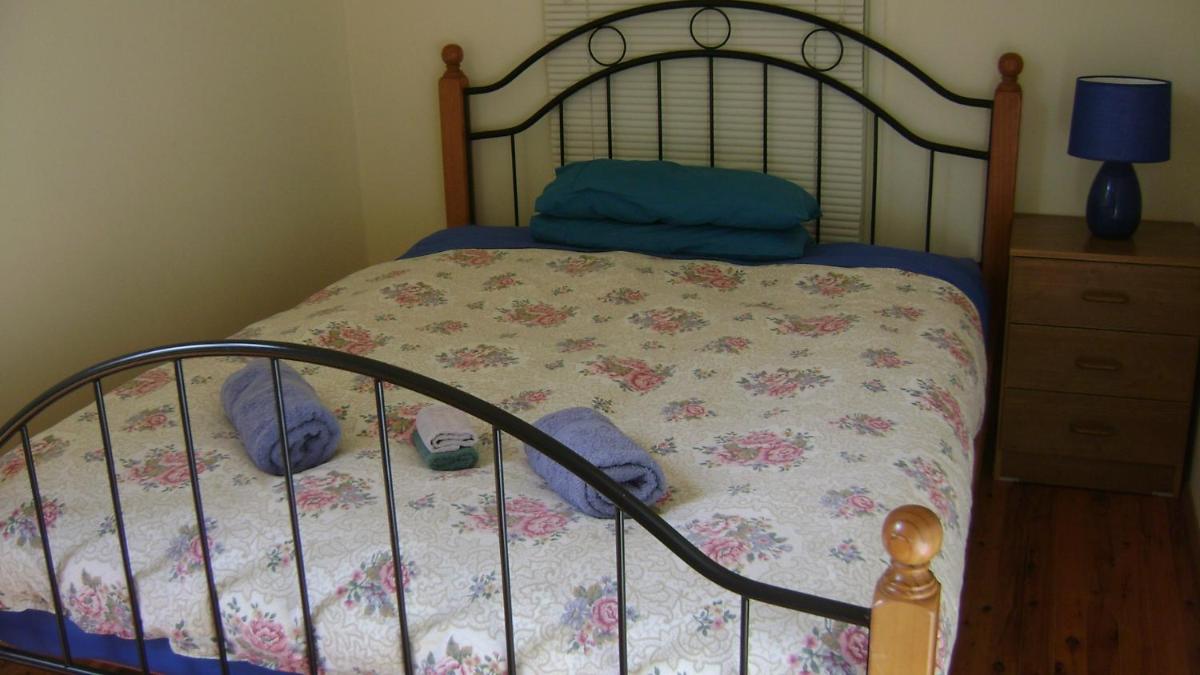Accommodation Sydney North - Forestville 4 bedroom 2 bathroom Pet Friendly House - Housity