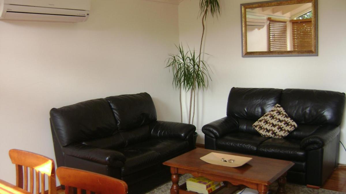 Accommodation Sydney North - Forestville 4 bedroom 2 bathroom Pet Friendly House - Housity