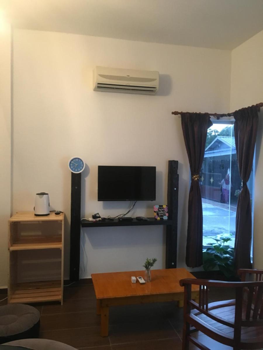 Rumah Tamu Noorhani-Guesthouse Lorong Hj Sarji, Parit Raja - Housity