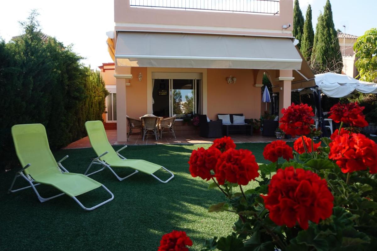 Chalet Familiar con Piscina Privada - Housity
