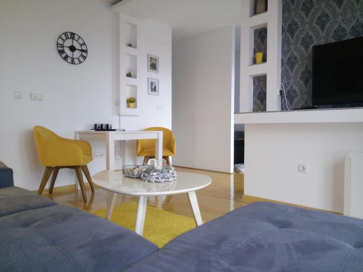 Anja - Housity