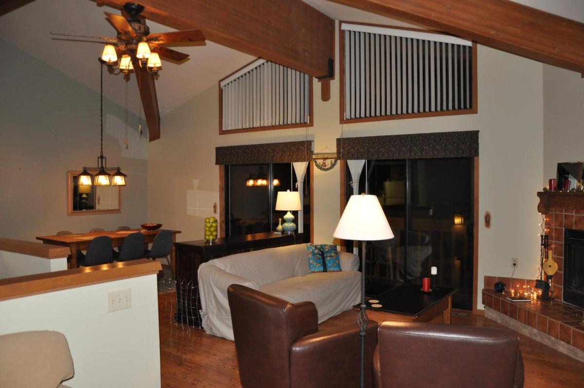 Bitterbrush - 400 Fairview Boulevard - very close to Diamond Peak and beaches - WSTR21-0086 - Tax ID W4900 - Max 7 people, 2 cars parking in carports - Housity