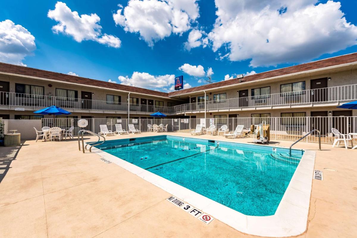 Studio 6-Monroe, LA - Hwy 165 - Housity